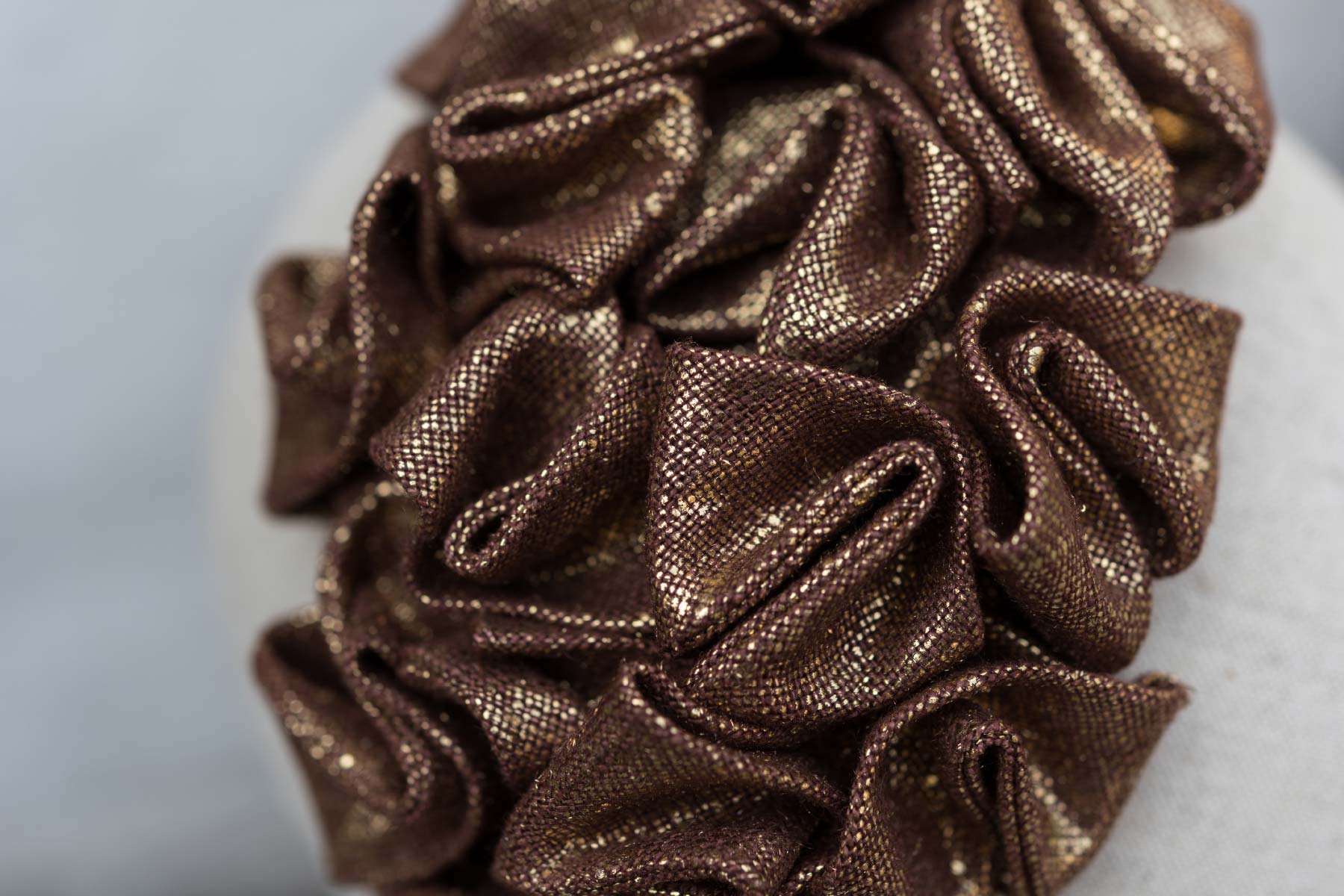 Veronica Innocenzi Acapo Headpiece Cloud coated linen gold italiano plurale