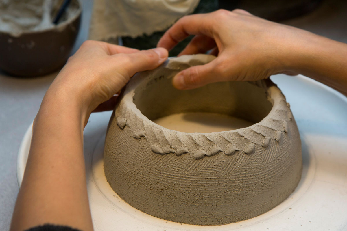 ceramic art handmade working details Lara De Sio contemporary artist Italiano Plurale