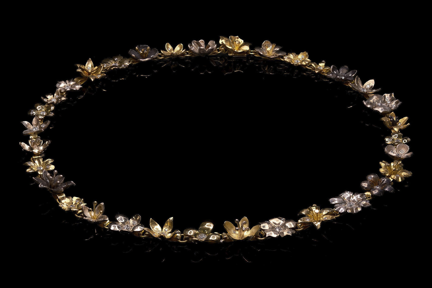 Necklace Flower Fairmined gold Fairmined silver Canadamark diamonds Joy Harvey Italiano Plurale artist