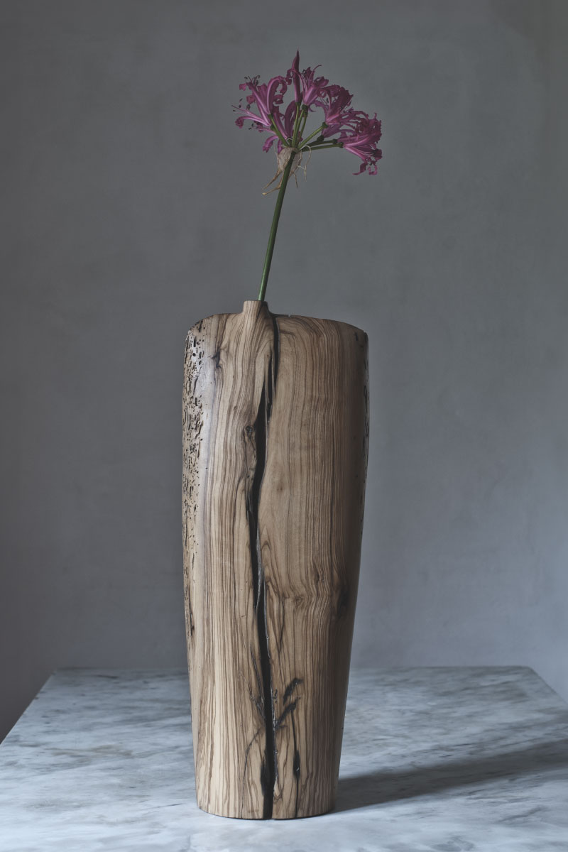 Sculpted vase in olive wood Stefano Puzzuoli Italiano Plurale artist
