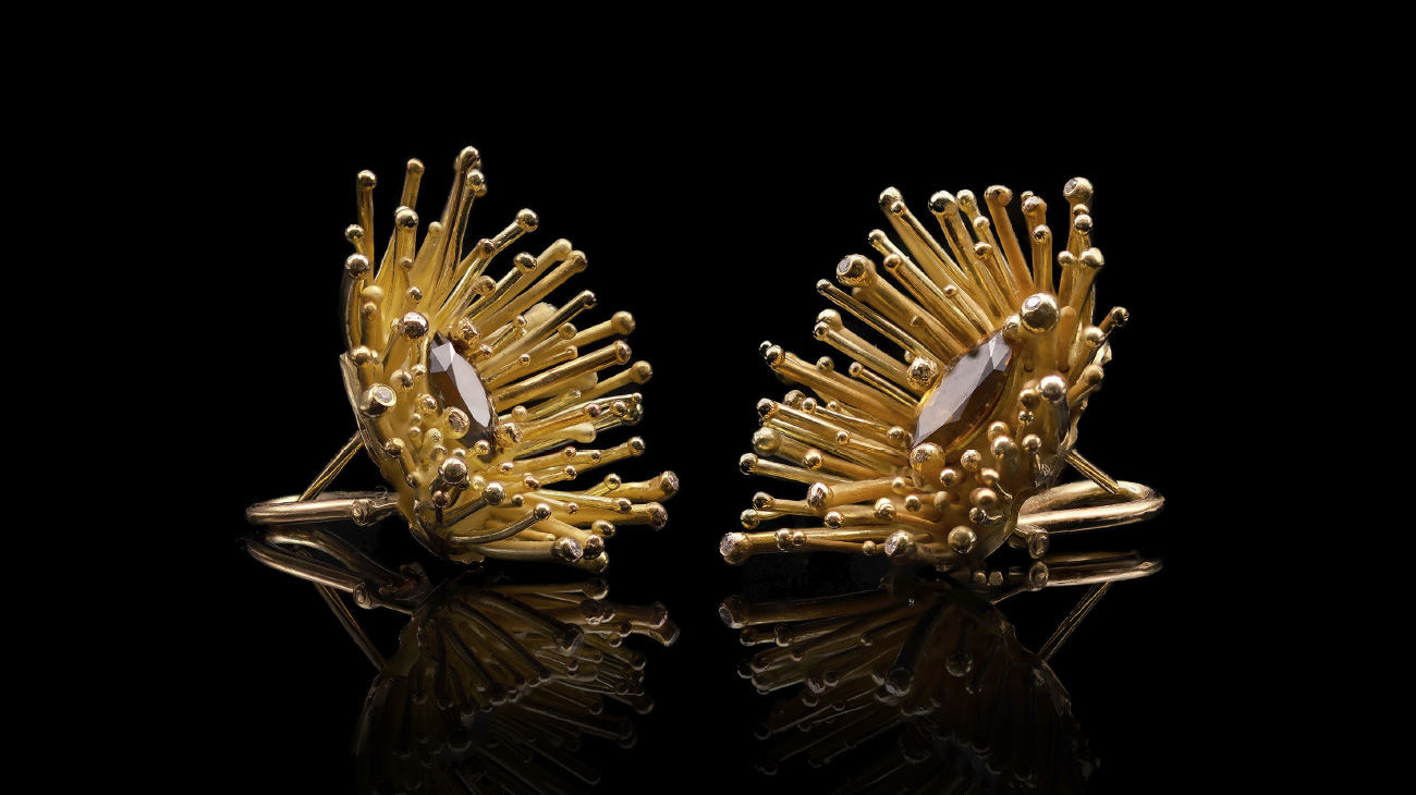 italian contemporary art Joy Harvey earrings anemone fairmined yellow gold Italiano Plurale